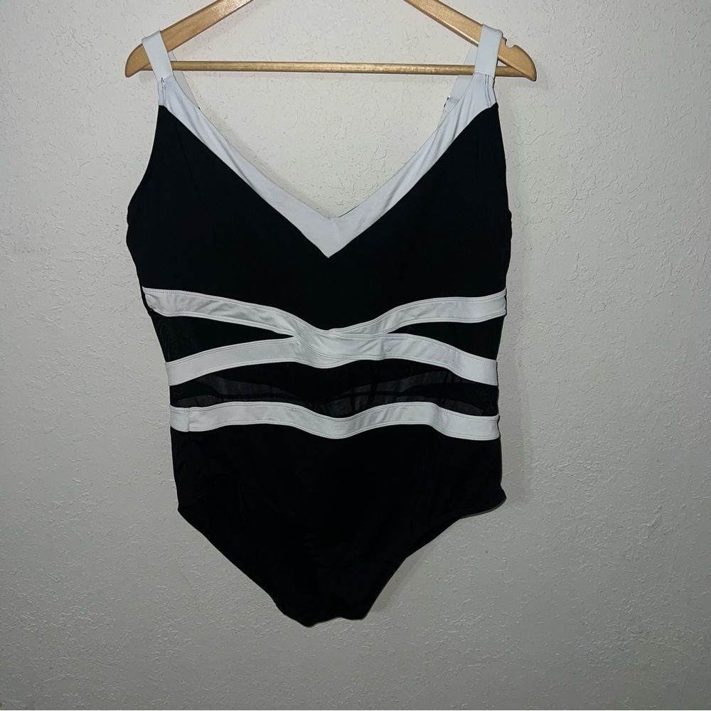 Anne Cole Hot Mesh Paneled Black and White One-Piece Swimsuit Size 20W